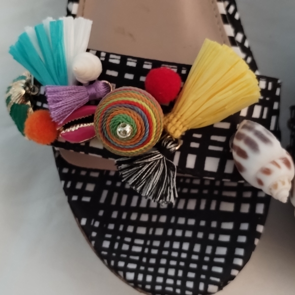 Size 7 Betsey Johnson chunk heel sandal with tassel accents - Picture 4 of 6